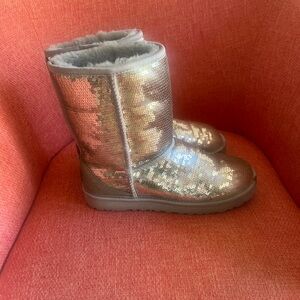 UGG Classic Short Silver Sparkles Sequin Sheepskin Boots Size 7